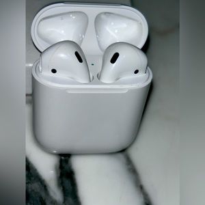 Apple AirPods 2nd Gen.
